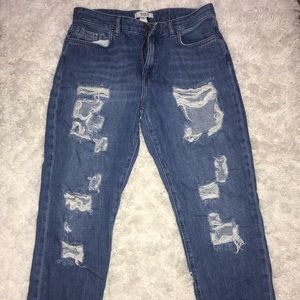 DISTRESSED BLUE MOM/BOYFRIEND JEANS
